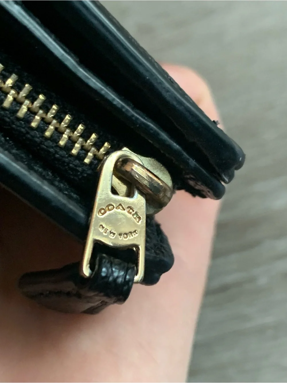 Coach women's Medium Corner Zip Wallet Crossgrain leather. Good Condition